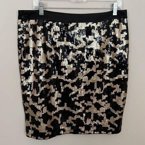 𝅺BCBG Paris l Black and Gold Sequence Mini Skirt - Picture 1 of 5